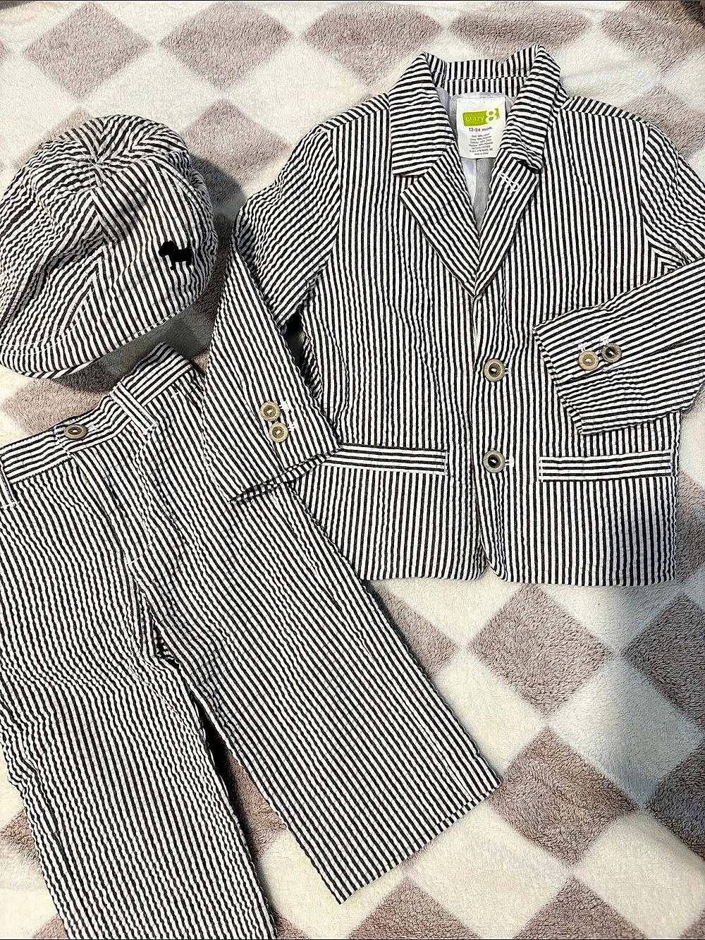 crazy 8 seersucker Striped Set Size 12-24M Like New